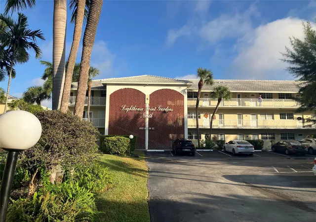 Homes for sale in Lighthouse Point, FL | 1951 Ne 39th Street, Lighthouse Point, FL 33064 | Houzeo