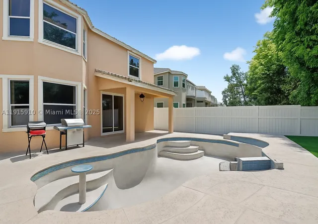 Photo 4 of Single family home for sale at 1579 Briar Oak Dr, Royal Palm Beach, FL 33411 | MLS# A11915910 | Listing updated on 2026-10-08