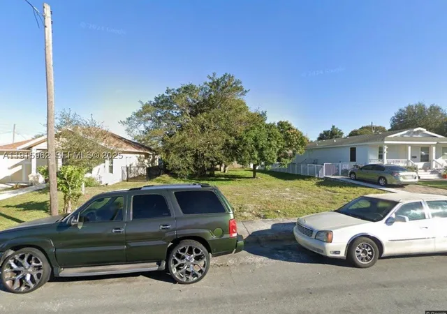 Photo 2 of Land for sale at 913 14th St, West Palm Beach, FL 33401 | MLS# A11915962 | Listing updated on 2026-10-02
