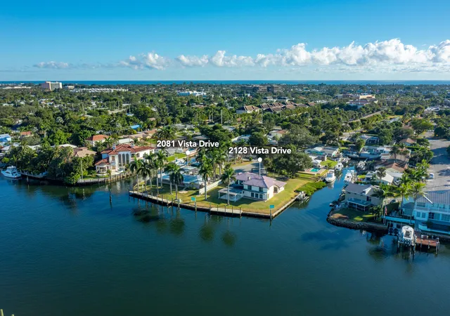 3rd image of 2081 Vista Dr, North Palm Beach, FL 33408 | MLS# R11141497