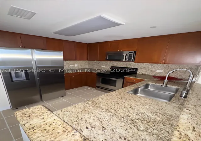 5th image of 19501 W Country Club Dr #PH-06, Aventura, FL 33180 | MLS# A11915990