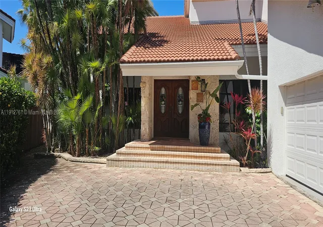 3rd image of 363 Centre Is, Golden Beach, FL 33160 | MLS# A11912761