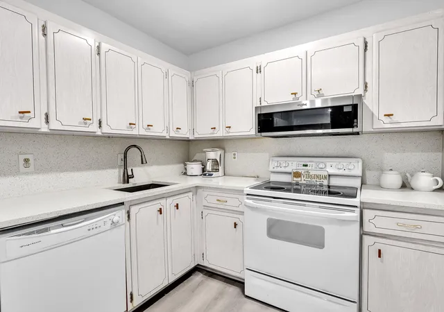 Homes for sale in Pompano Beach, FL | 330 S Cypress Rd, Pompano Beach, FL 33060