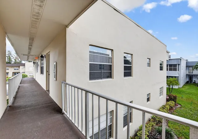 4th image of 74 Burgundy B, Delray Beach, FL 33484