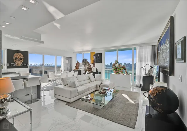 Listing Photo 2 - Condo for sale in building located at 650 W Ave, Miami, FL 33139 - Unit #PH01