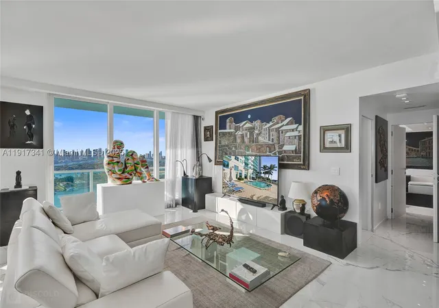 Listing Photo 3 - Condo for sale in building located at 650 W Ave, Miami, FL 33139 - Unit #PH01