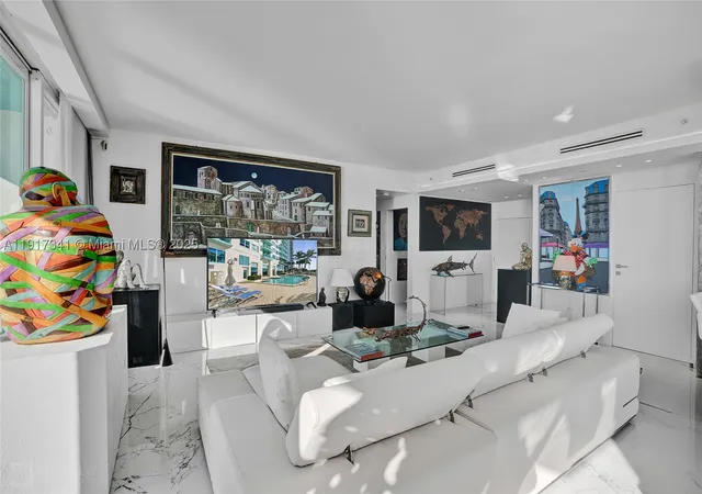 Listing Photo 5 - Condo for sale in building located at 650 W Ave, Miami, FL 33139 - Unit #PH01