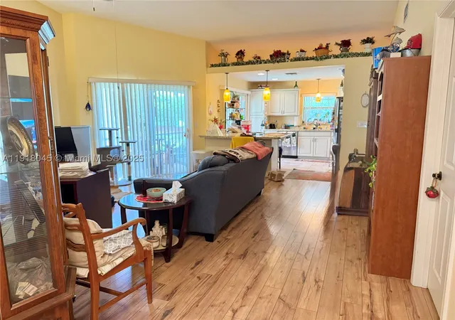 Photo 3 of Sale Pending at 737 Se 22Nd Dr, Homestead, FL 33033 | MLS# A11918045 | Listing updated on 2026-10-08