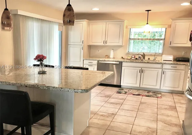 Photo 4 of Sale Pending at 737 Se 22Nd Dr, Homestead, FL 33033 | MLS# A11918045 | Listing updated on 2026-10-08