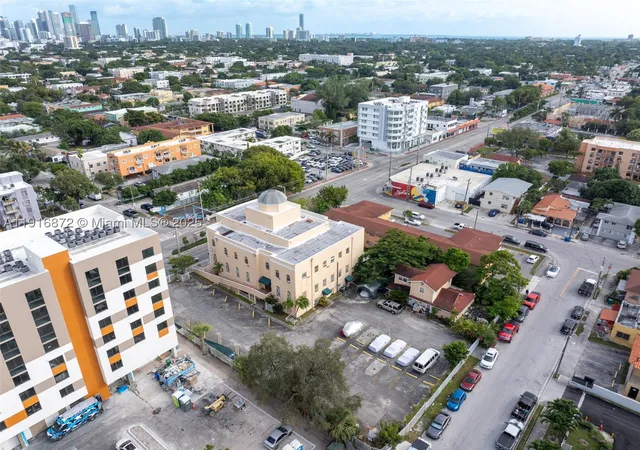 8th image of 226 Sw 17th Ave, Miami, FL 33135 | MLS# A11916872