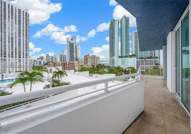 Photo 2 of Condo for sale at 275 Ne 18th St #708, Miami, FL 33132 | MLS# A11918373 | Listing updated on 2026-09-28
