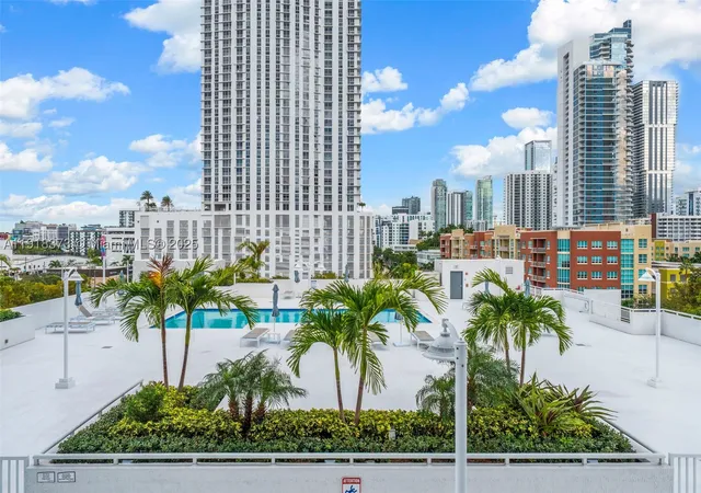 Photo 3 of Condo for sale at 275 Ne 18th St #708, Miami, FL 33132 | MLS# A11918373 | Listing updated on 2026-09-28