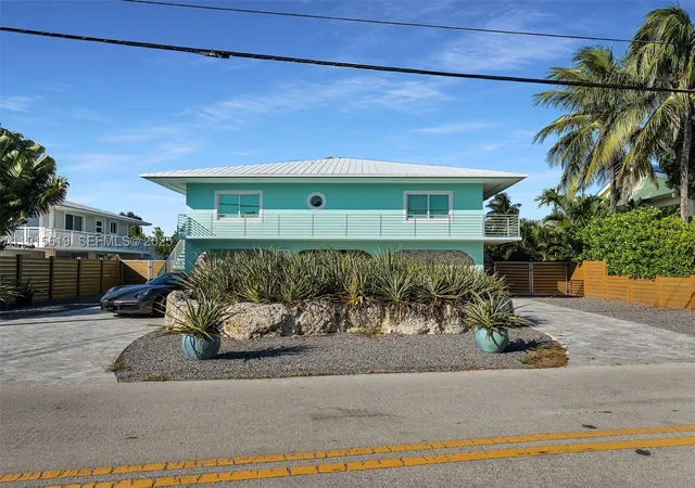 2nd image of 232 W Seaview Dr, Marathon, FL 33050 | MLS# A11915619