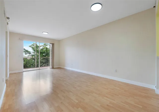5th image of 7765 Yardley Dr #403, Fort Lauderdale, FL 33321 | MLS# F10538346