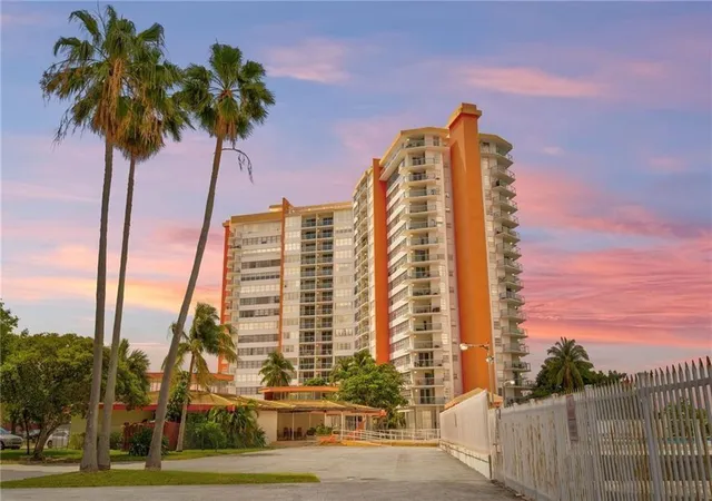 3rd image of 1301 Ne Miami Gardens Dr #1721w, Miami, FL 33179 | MLS# F10538457