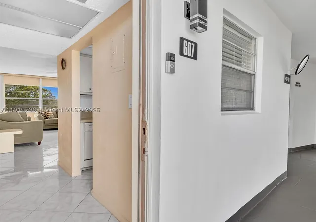 Listing Photo 4 - Condo for sale in building located at 5102 Nw 36Th St, Lauderdale Lakes, FL 33319 - Unit #607