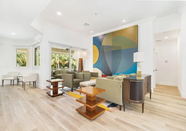 2nd image of 3317 Embassy Dr, West Palm Beach, FL 33401 | MLS# R11143706