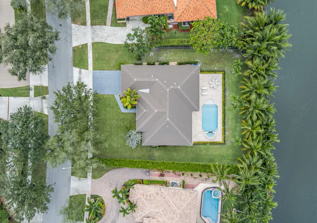42nd image of 3317 Embassy Dr, West Palm Beach, FL 33401 | MLS# R11143706