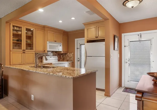 2nd image of 3501 Nw 47th Ave #503, Lauderdale Lakes, FL 33319 | MLS# F10538080