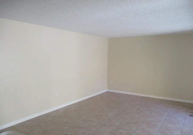 3rd image of 825 Center St #3c, Jupiter, FL 33458 | MLS# R11143818