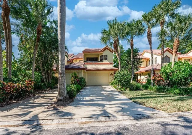 3rd image of 5425 10Th Fairway Dr #3, Delray Beach, FL 33484 | MLS# F10538258