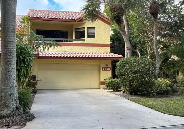 5th image of 5425 10Th Fairway Dr #3, Delray Beach, FL 33484 | MLS# F10538258