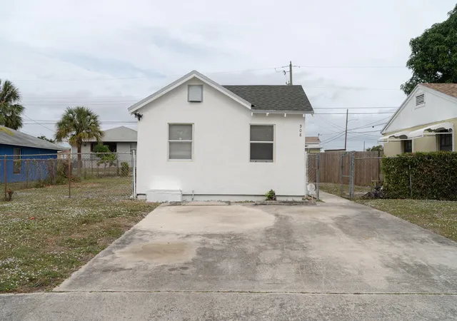 Homes for sale in Riviera Beach, FL | 908 W 5Th St, Riviera Beach, FL 33404 | MLS# R11144030