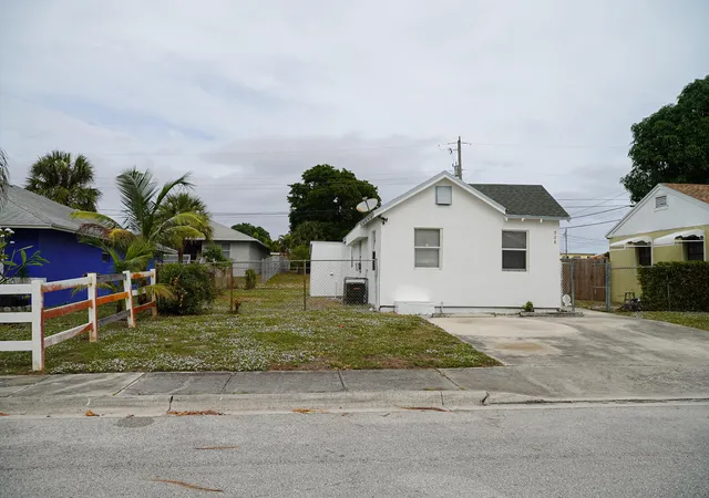 Homes for sale in Riviera Beach, FL | 908 W 5Th St, Riviera Beach, FL 33404 | MLS# R11144030