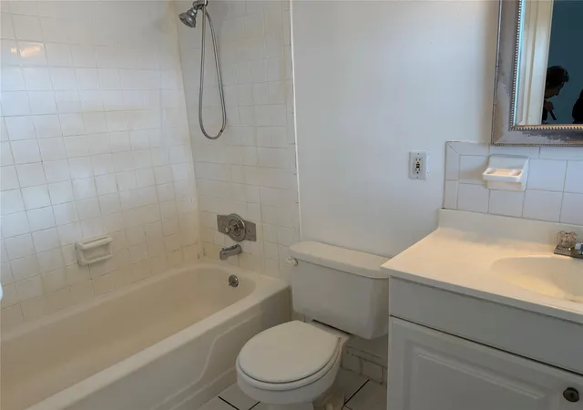 2nd image of 900 Ne 26Th St, Wilton Manors, FL 33305