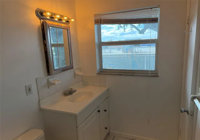 11th image of 900 Ne 26 St #15, Wilton Manors, FL 33305 | MLS# F10538860