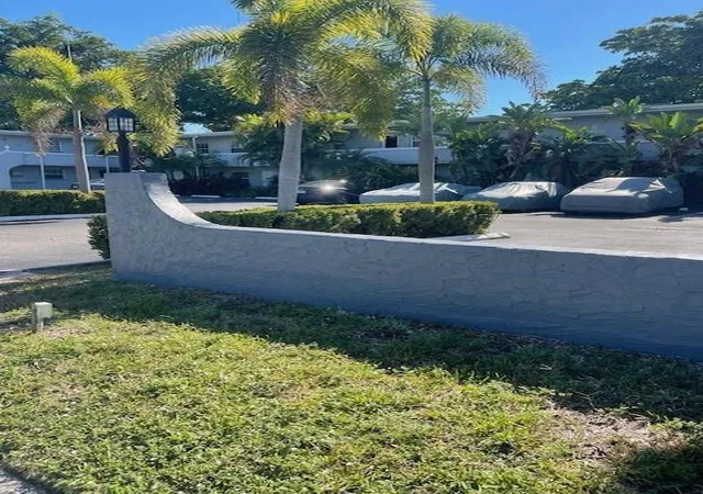 2nd image of 900 Ne 26 St #15, Wilton Manors, FL 33305 | MLS# F10538860