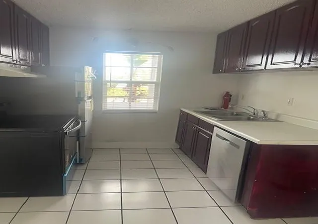 4th image of 900 Ne 26Th St, Wilton Manors, FL 33305