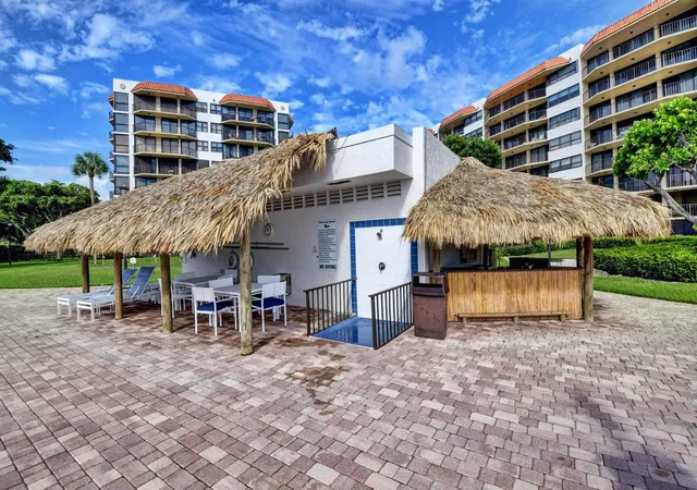2nd image of 899 Jeffery St, Boca Raton, FL 33487