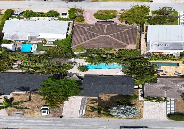 Photo 2 of Single family home for sale at 1401 Ne 14th Ct, Fort Lauderdale, FL 33304 | MLS# A11922343 | Listing updated on 2026-07-31