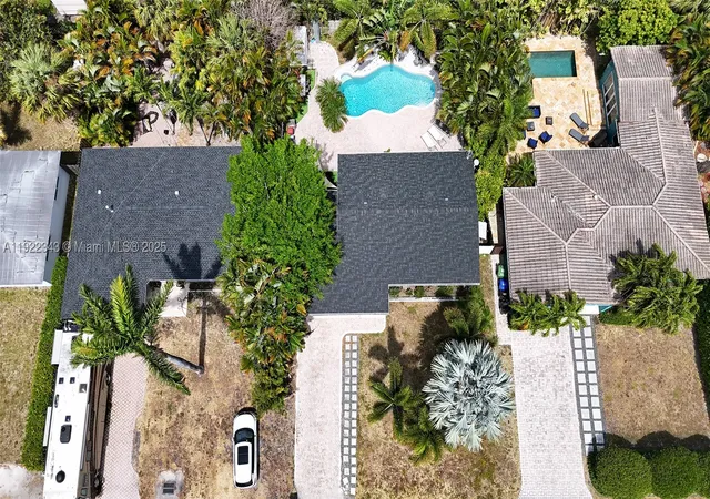 Photo 3 of Single family home for sale at 1401 Ne 14th Ct, Fort Lauderdale, FL 33304 | MLS# A11922343 | Listing updated on 2026-07-31