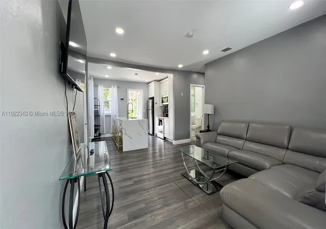 Photo 3 of Single family home for sale at 1401 Ne 14Th Ct, Fort Lauderdale, FL 33304 | MLS# A11922343 | Listing updated on 2026-07-31