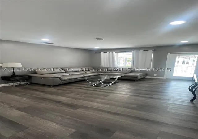 Photo 4 of Single family home for sale at 1401 Ne 14Th Ct, Fort Lauderdale, FL 33304 | MLS# A11922343 | Listing updated on 2026-07-31