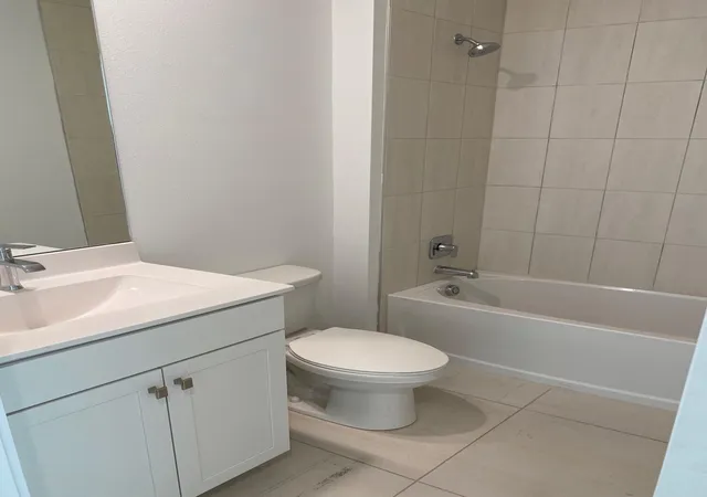 2nd image of 6950 Se Park Trace Dr, Stuart, FL 34997 | MLS# R11144331