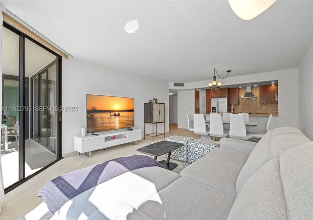 Listing Photo 4 - Condo for sale in Brickell Place Phase I located at 1865 Brickell Ave, Miami, FL 33129 - Unit #A1013