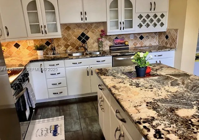 2nd image of 3910 Inverrary Blvd #304-B, Lauderhill, FL 33319 | MLS# A11923069