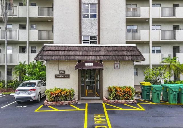 5th image of 6080 Nw 44Th St #408, Lauderhill, FL 33319 | MLS# R11144540