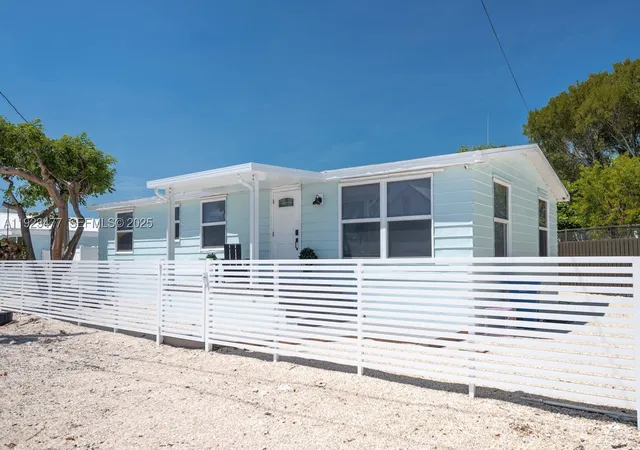 5th image of 212 Buttonwood Ln, Key Largo, FL 33070 | MLS# A11923477