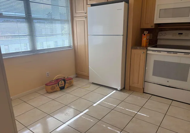 3rd image of 2804 Victoria Wy #B2, Coconut Creek, FL 33066 | MLS# R11144672
