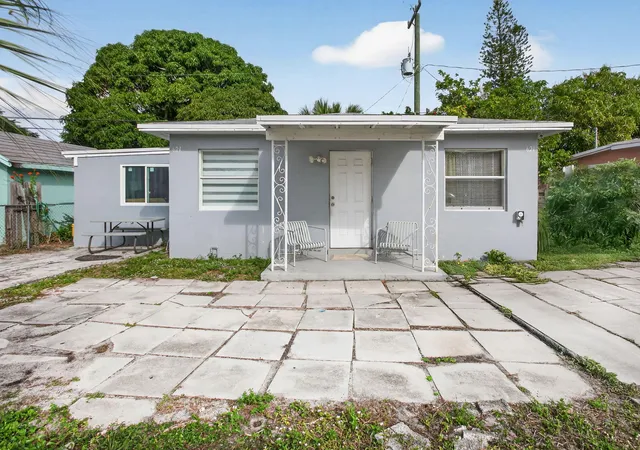 1st image of 621 50th St, West Palm Beach, FL 33407 | MLS# R11145042