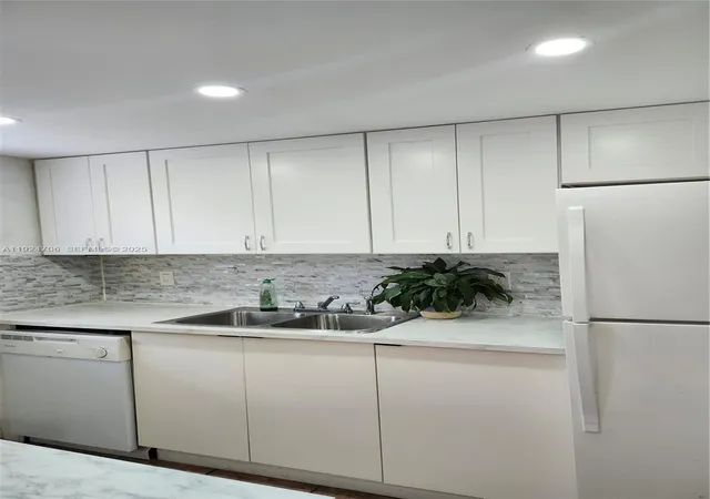 2nd image of 1100 Ne 9Th Ave #203, Fort Lauderdale, FL 33304 | MLS# A11924706