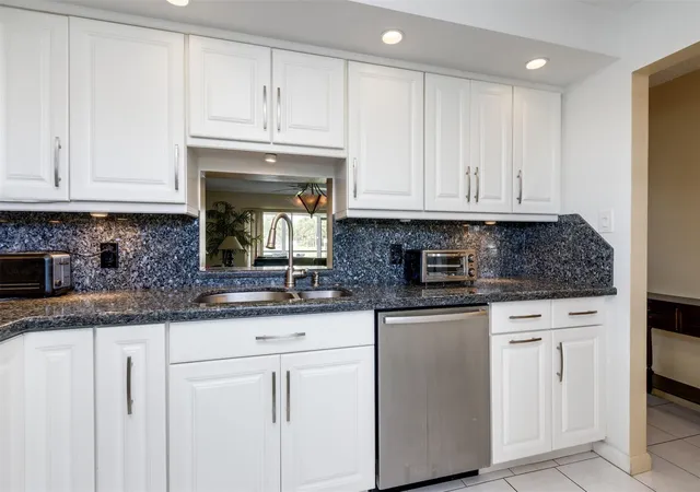 3rd image of 190 Se 5Th Ave #108, Dania, FL 33004 | MLS# F10539534