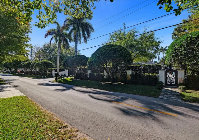 3rd image of 10400 Sw 62Nd St, Miami, FL 33173 | MLS# A11921294