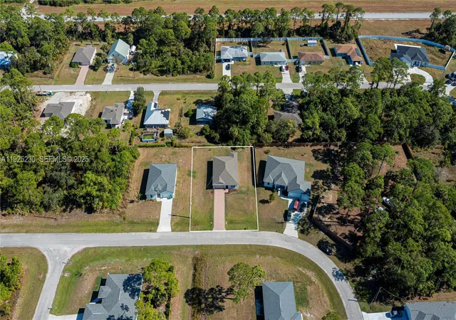 4th image of 6058 S Moss Circle, Labelle, FL 33935 | MLS# A11925230