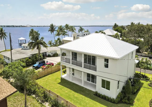 Homes for sale in Jensen Beach, FL | 1013 Ne Orange Ave, Jensen Beach, FL 34957 | MLS# R11145328