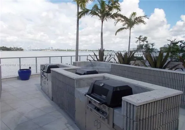 2nd image of 800 W Ave, Miami Beach, FL 33139